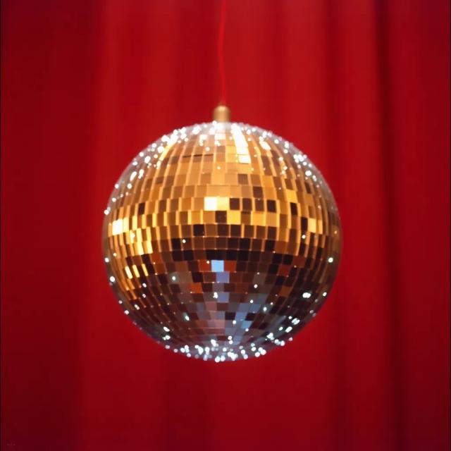 Mirrorball Comet 1
