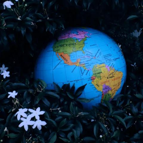 _ဆန်းကြယ်သောအချစ် ( Official Music Video 1